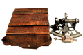 piekny-sekstant-mosiezny-retro-w-skorzanym-etui (15).png